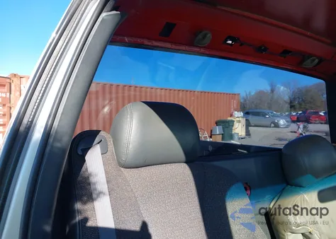 2002 Chevrolet Silverado 1500 из США, поврежденный, VIN 1GCEC14W02Z117657